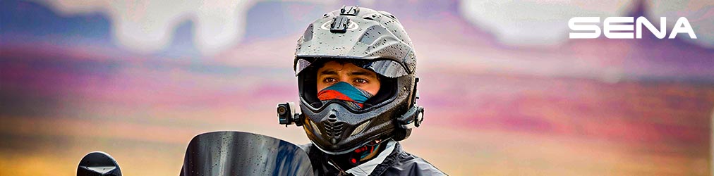 Sena Helme - Mann auf Motorrad mit Sena Helm