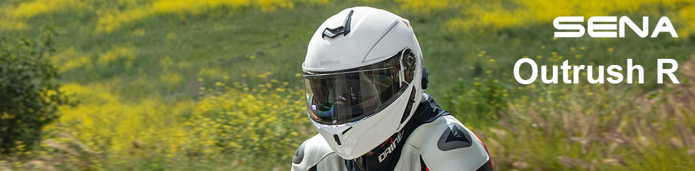 Sena Helme - Motorradfahrer mit Sena Helm